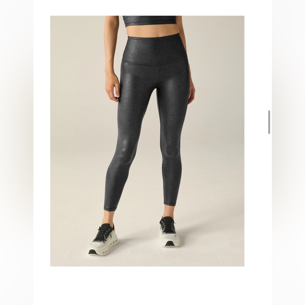 Beyond Yoga Heather Rib Black Shine Glow On Cropped Tank AND midi leggings